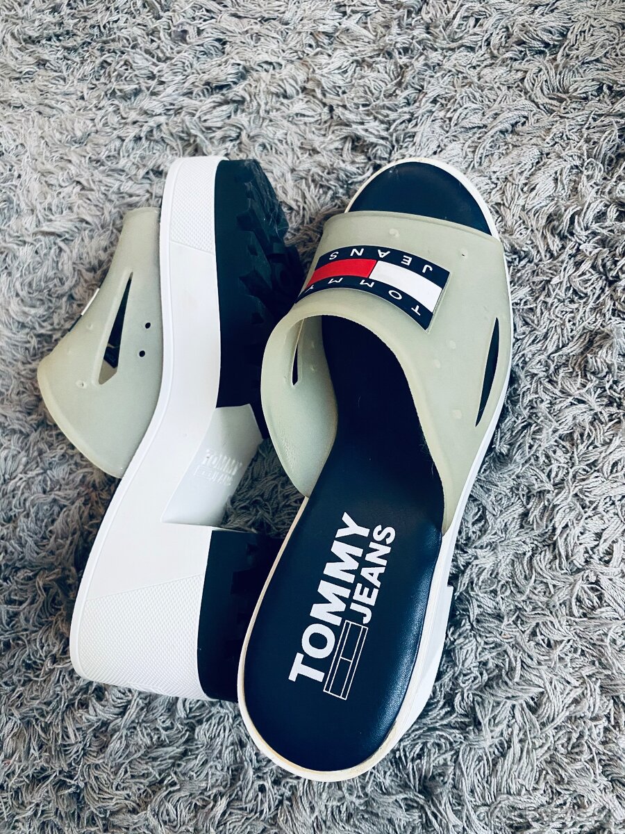 Tommy Hilfiger šľapky