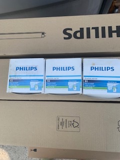 Predám lanco náhradné trubice a štartéry Philips