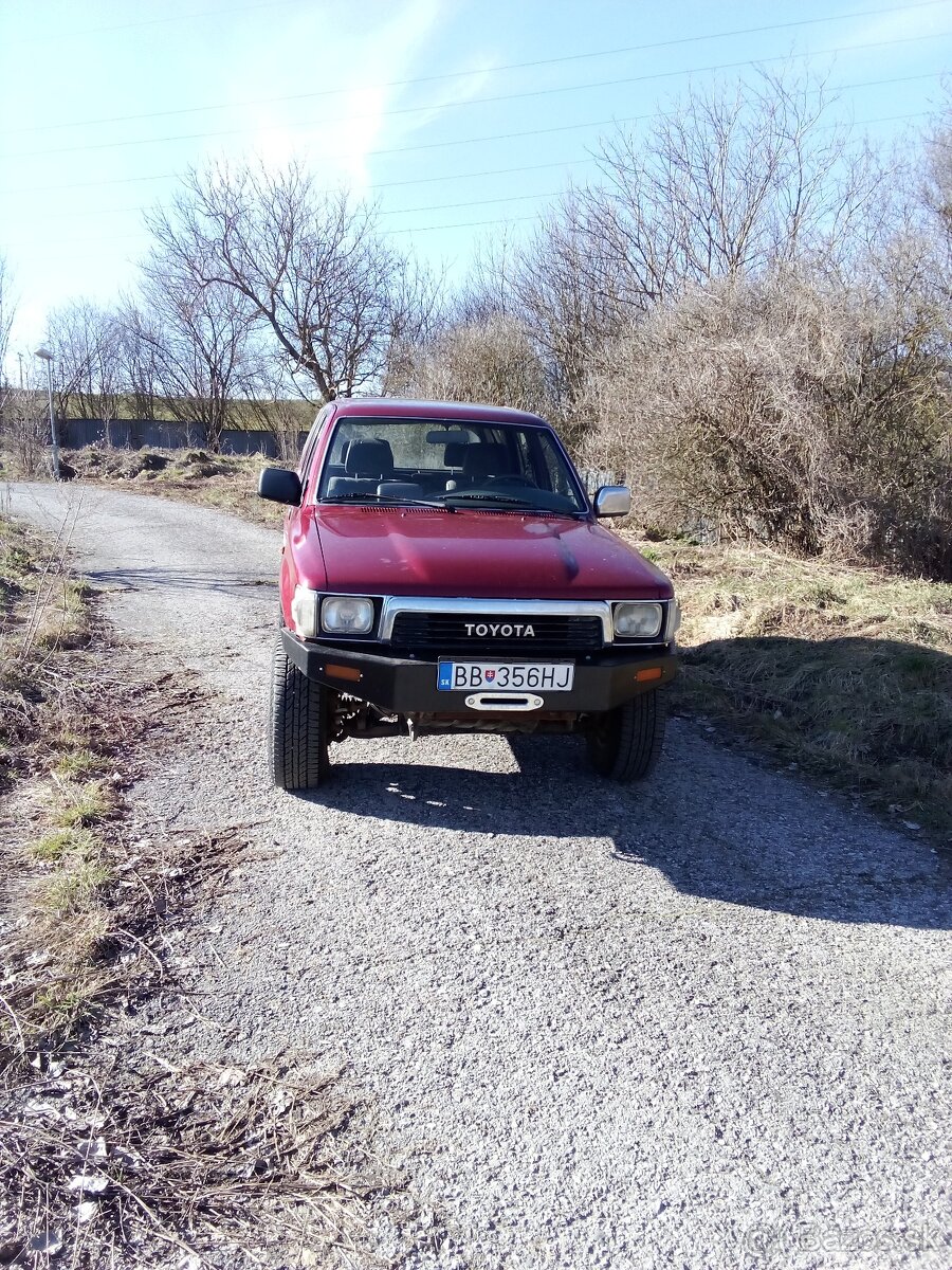 Toyota 4runner hilux predný nárazník.