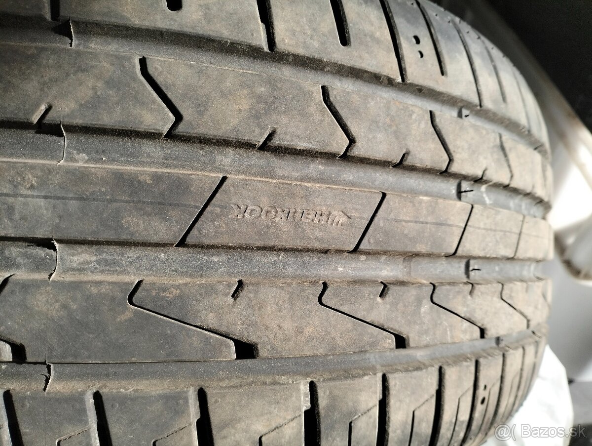 Hankook 215/55 R17