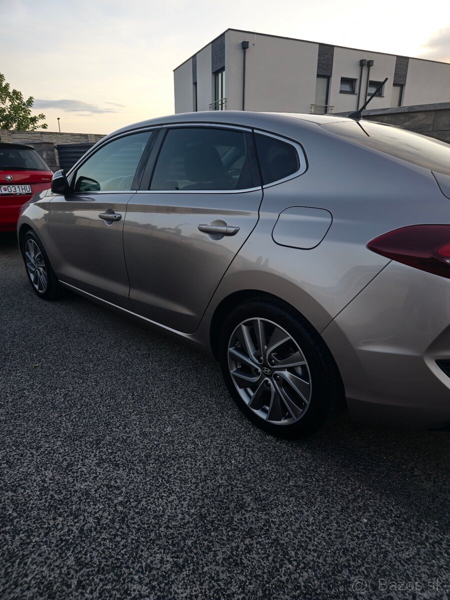 Hyundai i30 fastback 1.4 tgdi 103kw