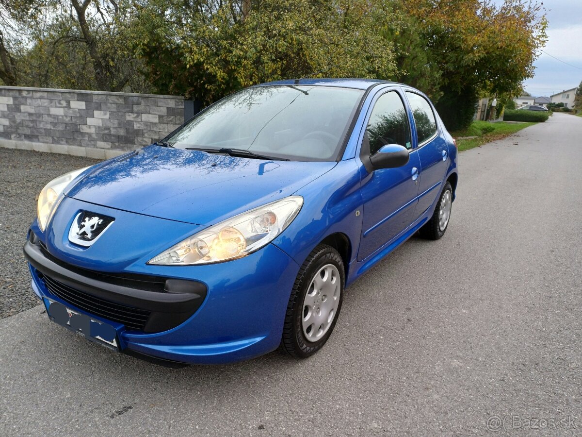 Peugeot 206+ 1.1 44kw 4 valec Benzín 95 000km