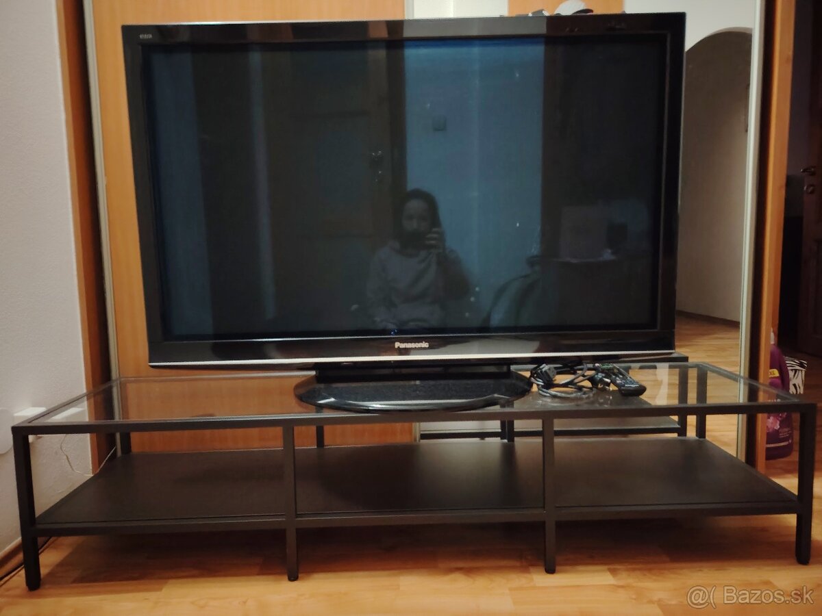 46" Panasonic VIERA TX-P46G10E + stolík pod TV