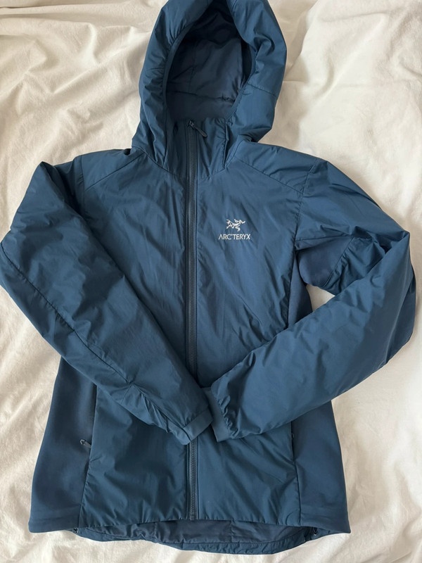 dámska bunda arcteryx atom hoody