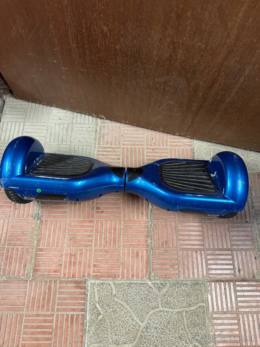 Predám hoverboard modrý + vozík