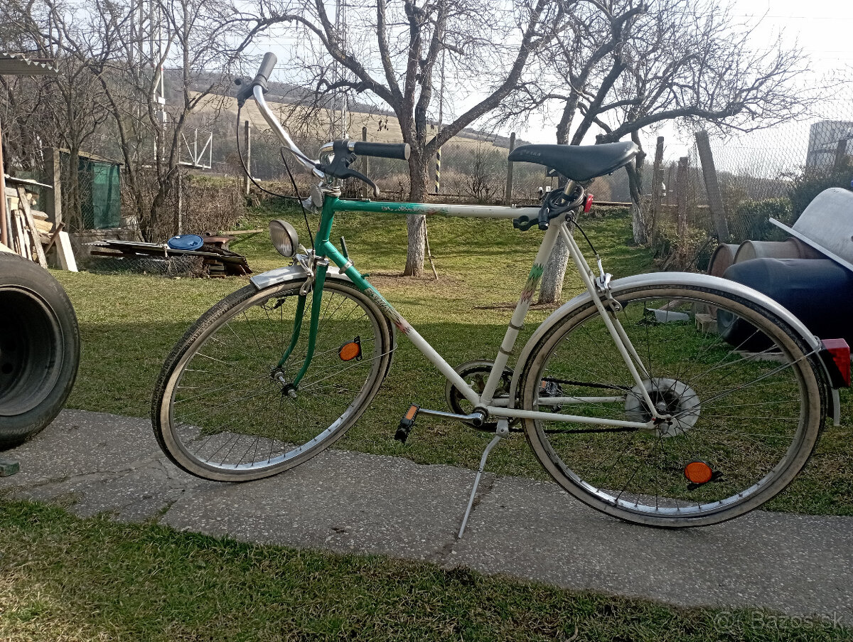 Bicykel pre vysokého. Retro.