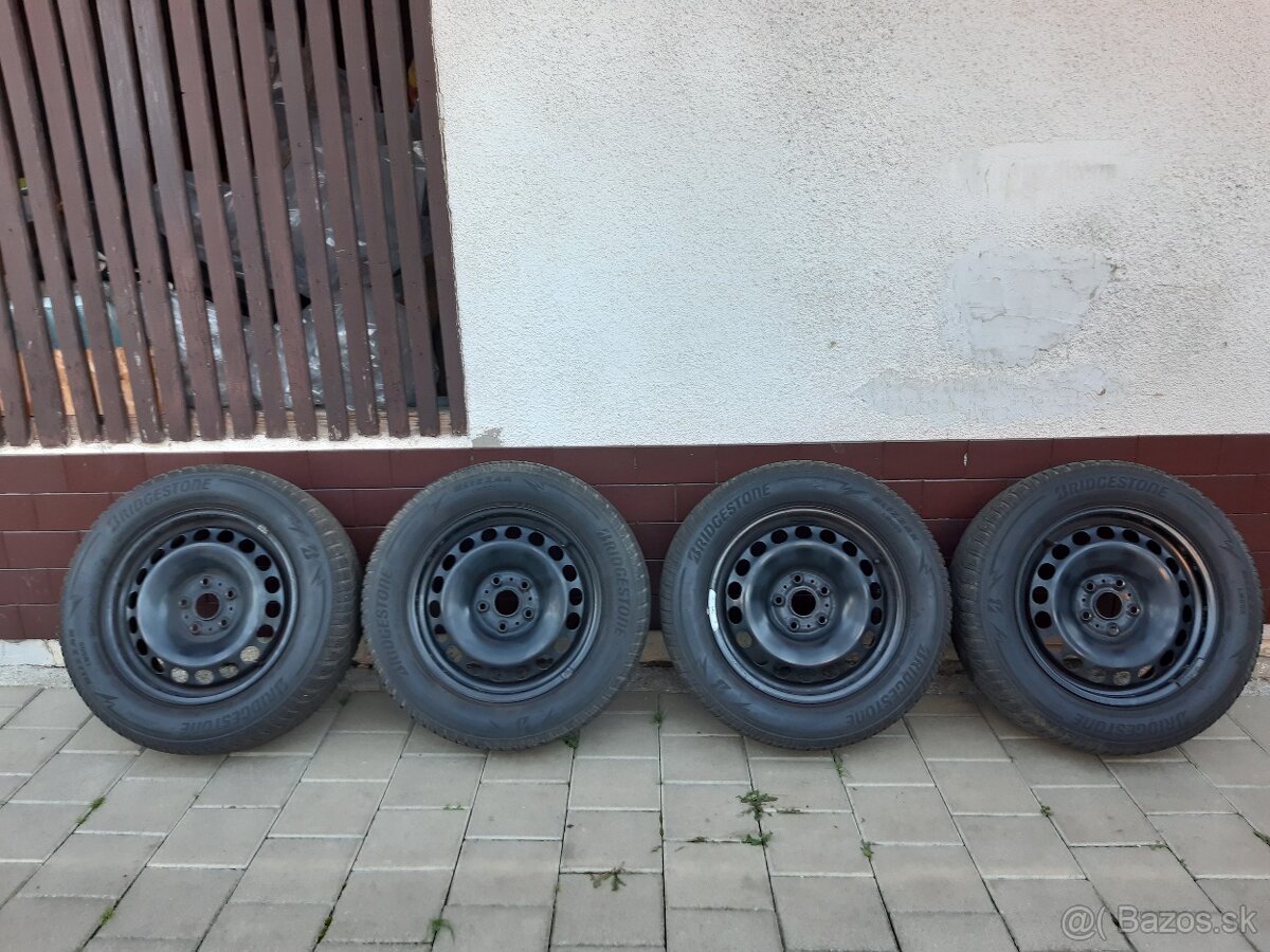 Predám Zimné plechové disky 215/60 R16 BRIDGESTONE