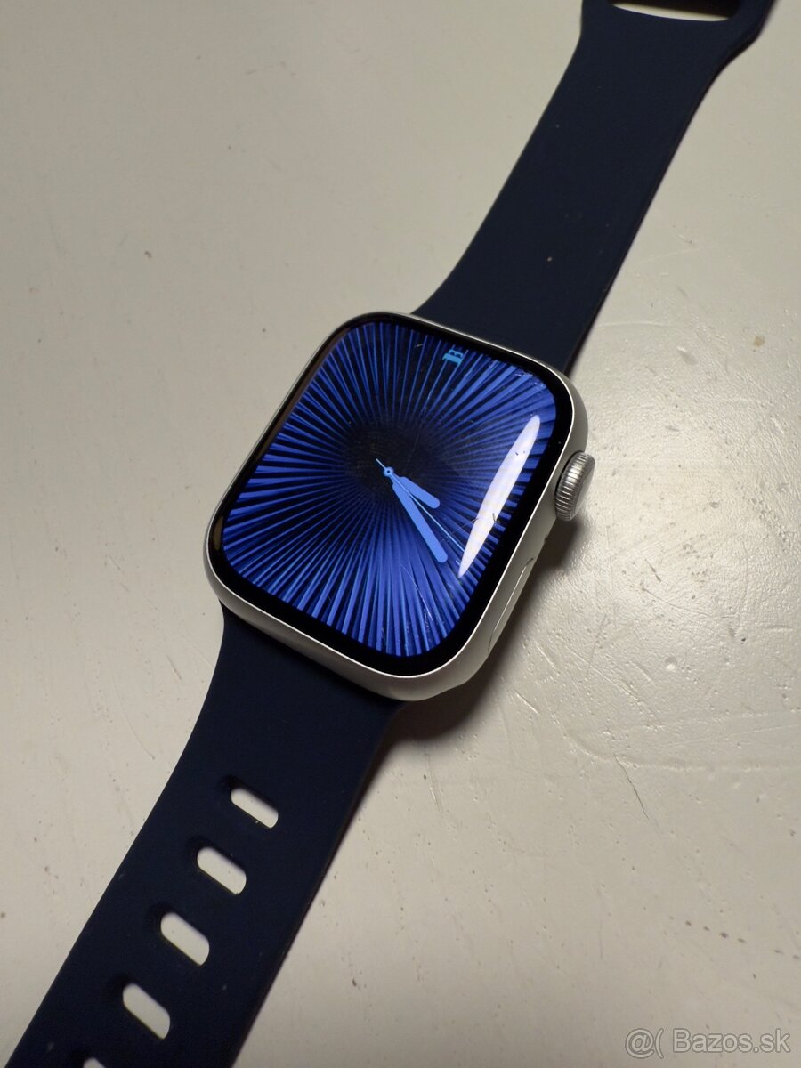  Apple Watch 8 41 mm strieborné