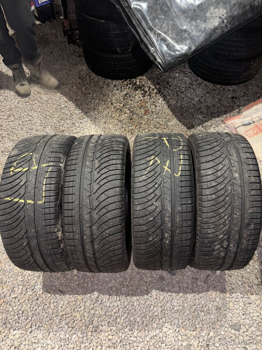 245/40 R18