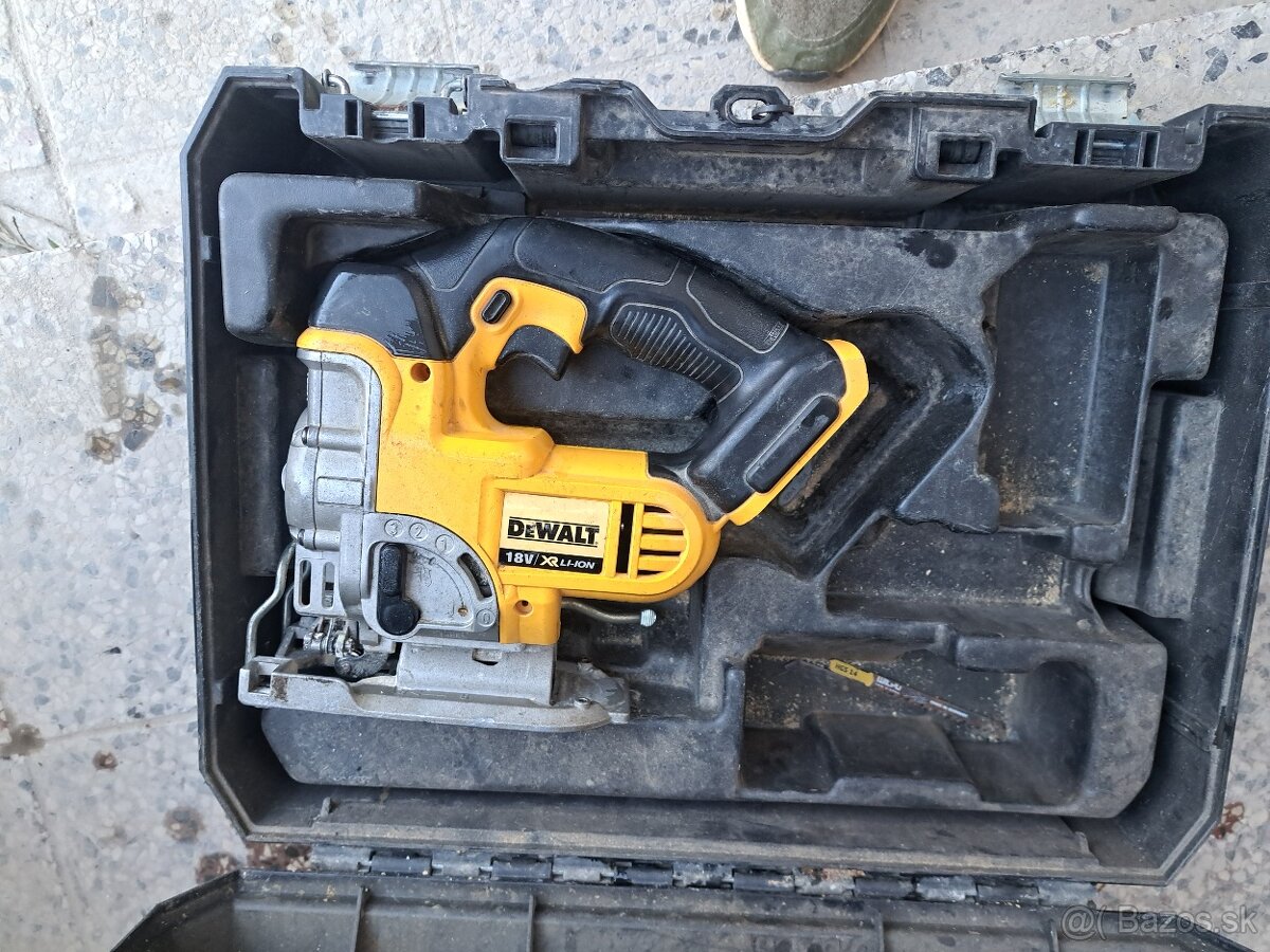 DeWalt DCS331N 18 V priamočiara píla -