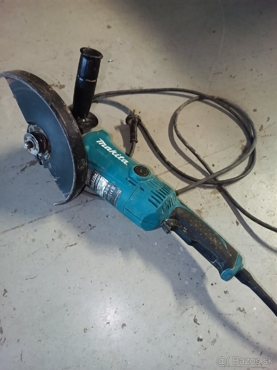 Karbobruska rozbruska makita ga9050r