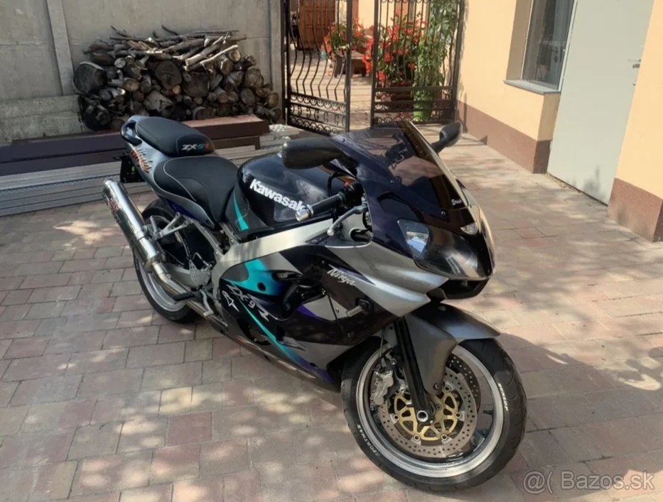 Kawasaki Ninja zx9r..