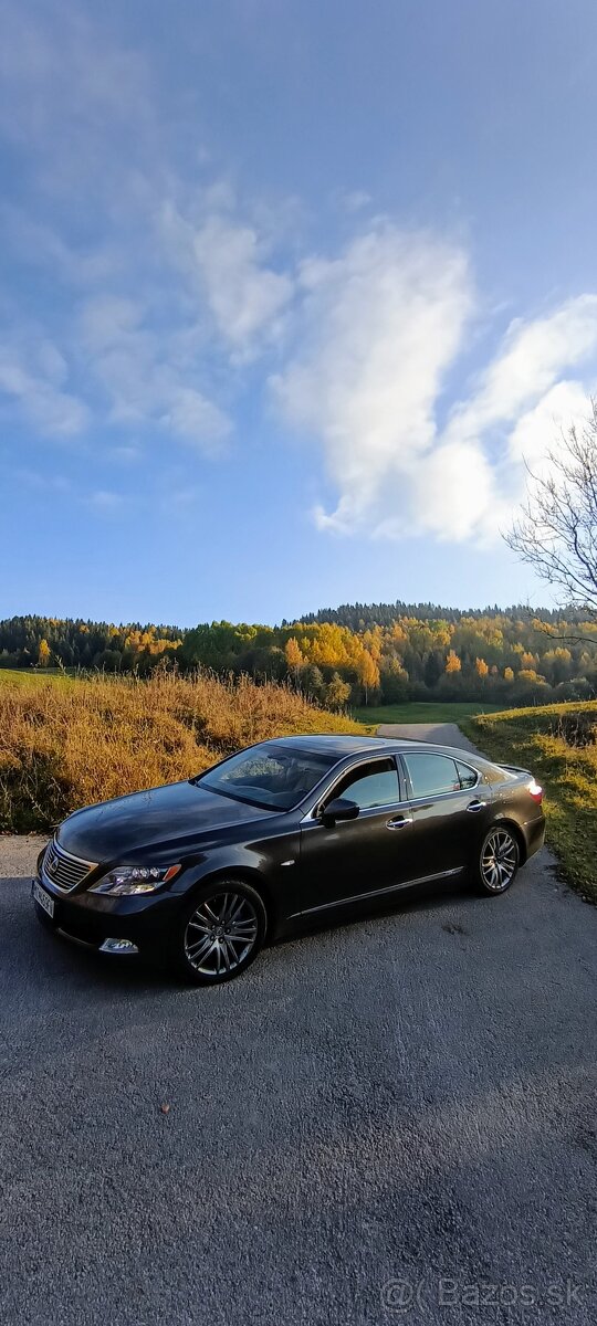 Lexus LS600h 4x4