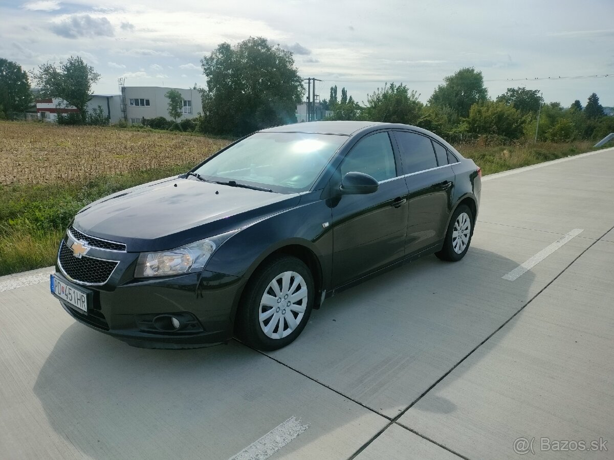 Predám pekný CHEVROLET CRUZE