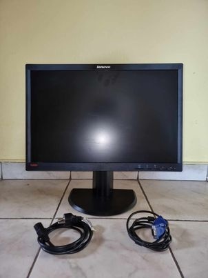 2 monotory Lenovo ThinkVision 22' - L2251P