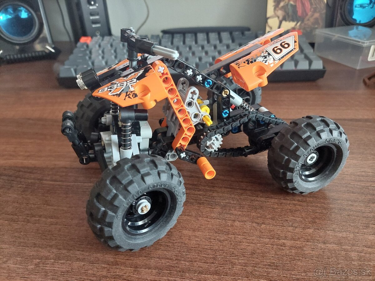 LEGO Technic 9392 Štvorkolka