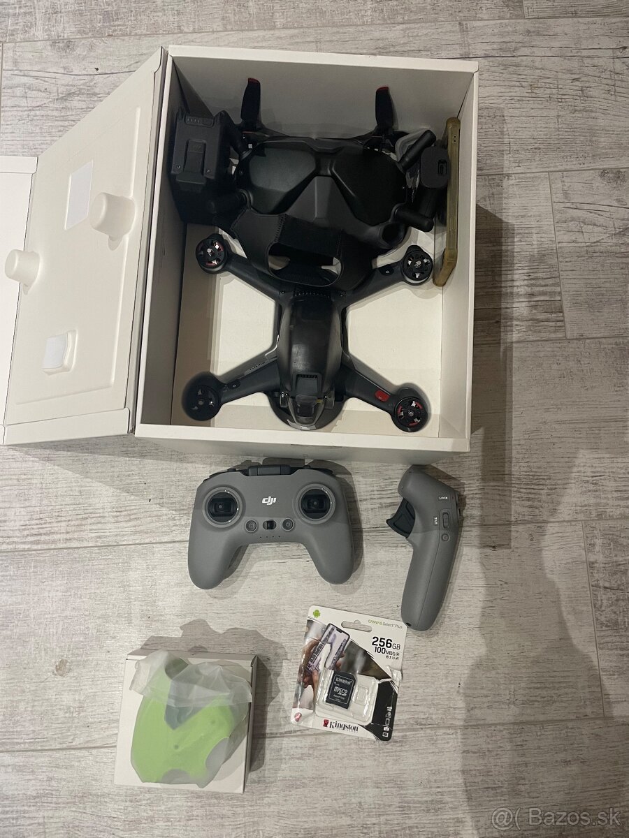 Dron DJI FPV combo