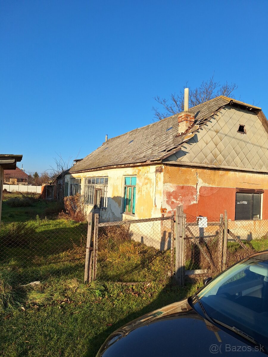 Ponúkame na predaj starsi rod.dom stavebný pozemok