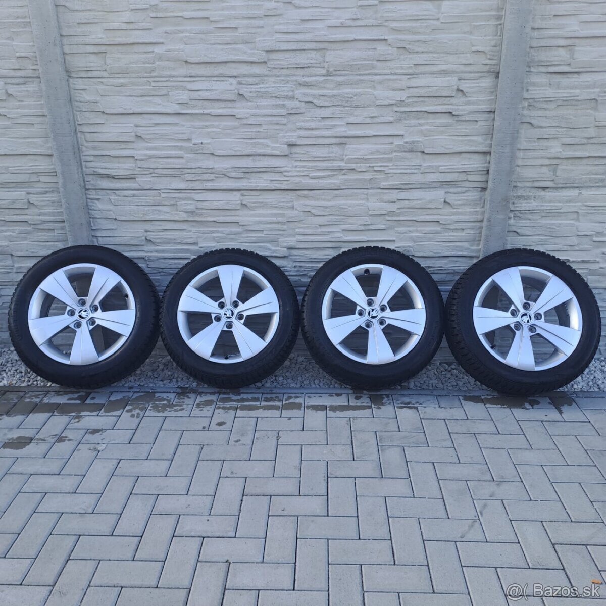 Predam Elektróny Škoda 215/55 R17