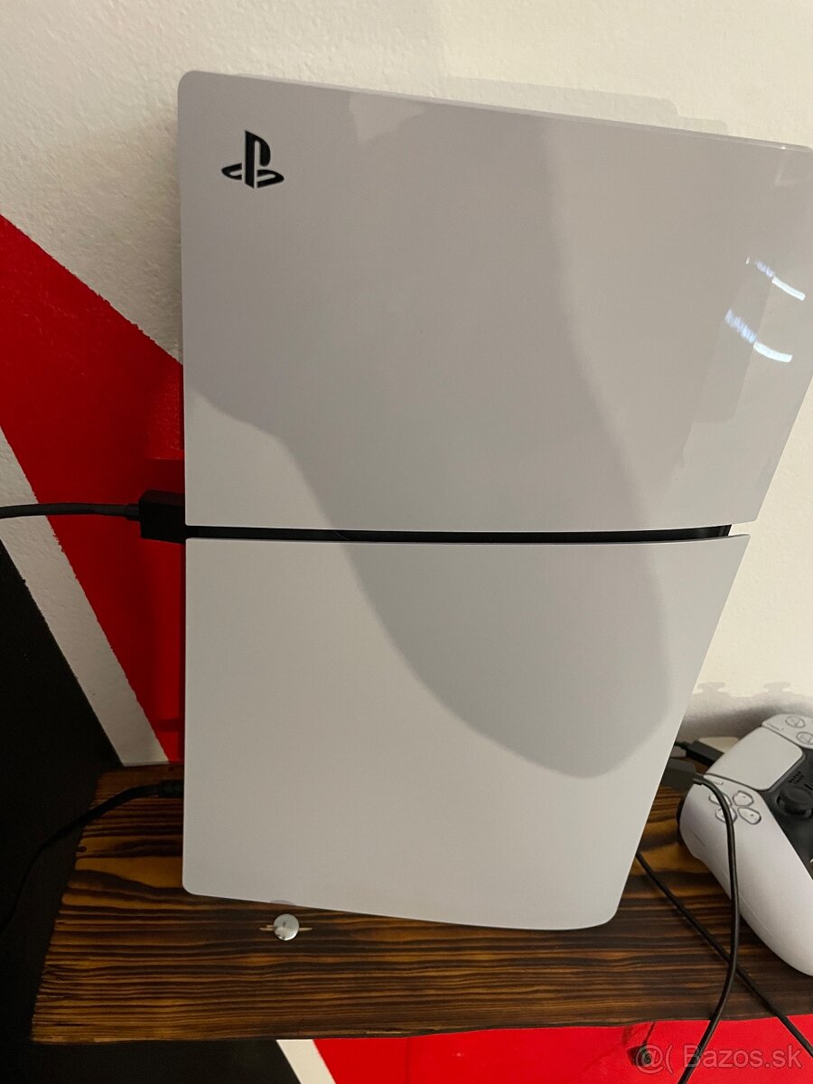 PS5 Slim s Mechanikou