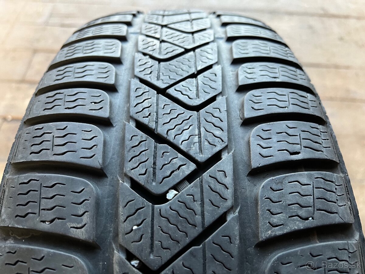 215/55R17 94H Pirelli Sottozero 3