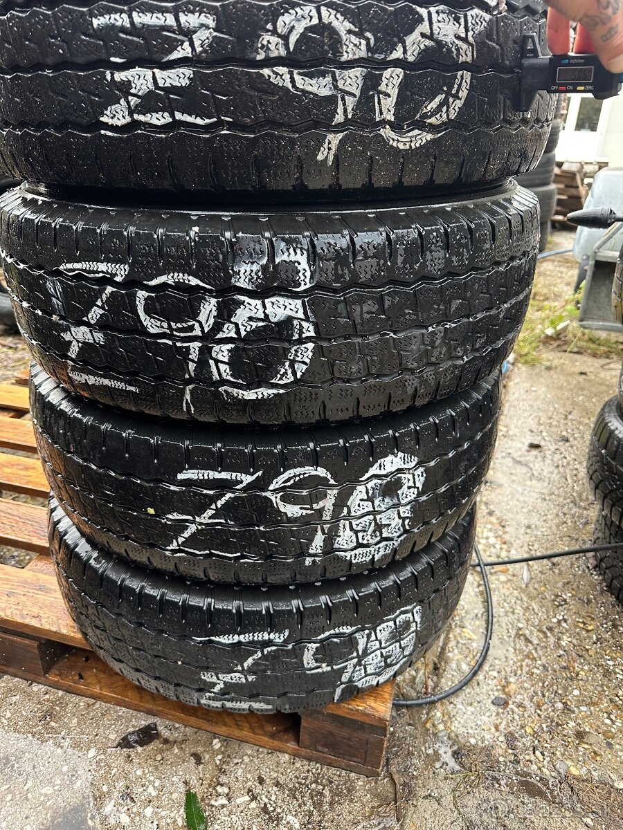 Z98 4ks zimné 215/70R15C