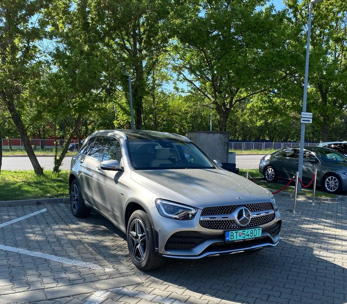 Predám Mercedes GLC 300E 4 Matic AMG Line hybrid