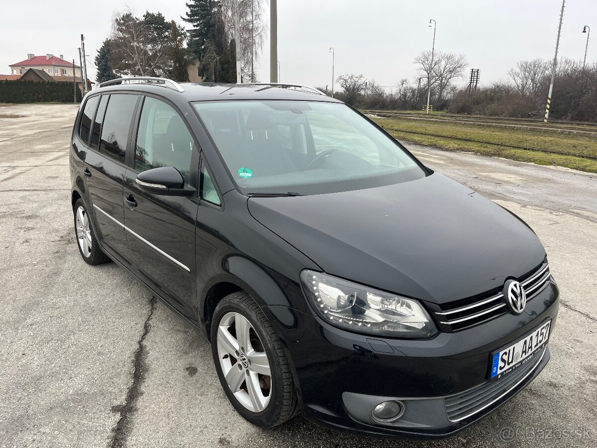 Volkswagen Touran 2.0 TDI highline r.v 2011 navi xenon