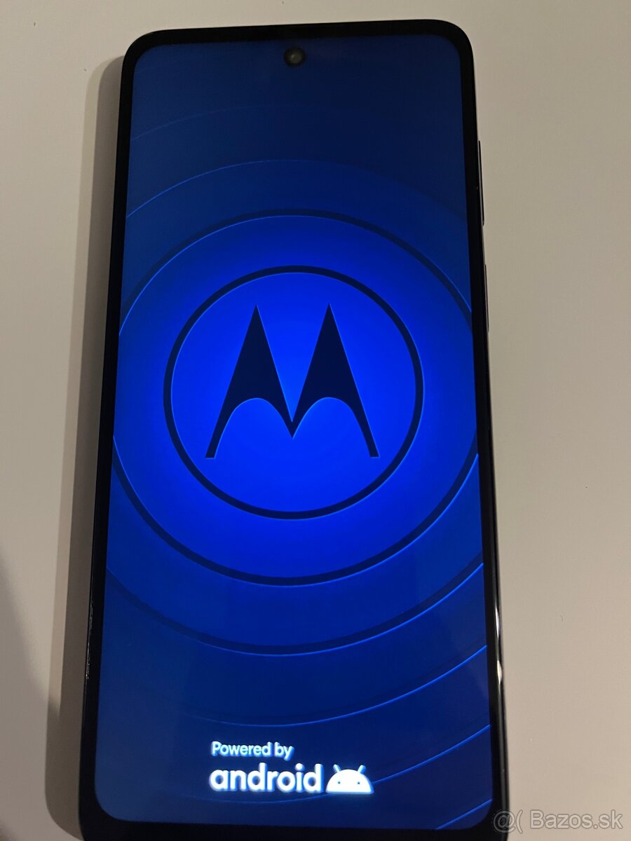 Predám telefón Motorola E32s