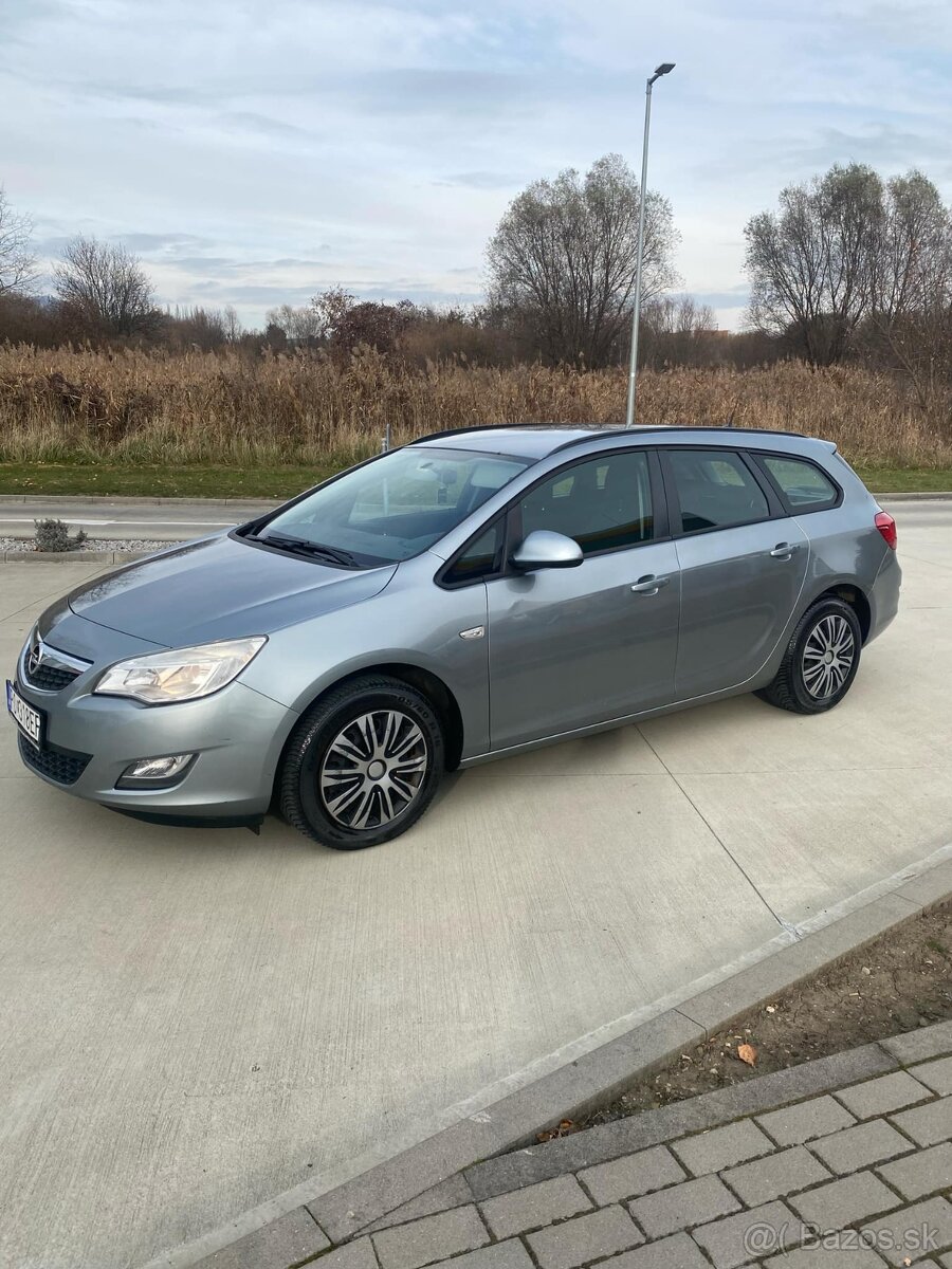 Predám Opel Astra J combi, 1.7 CDTI 81KW 2012