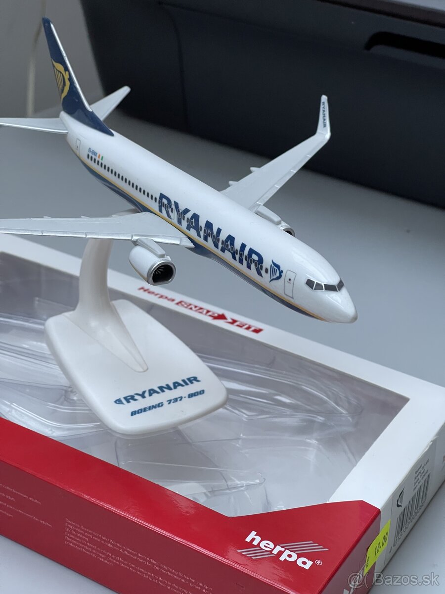 Boeing 737-800 Ryanair 1:200