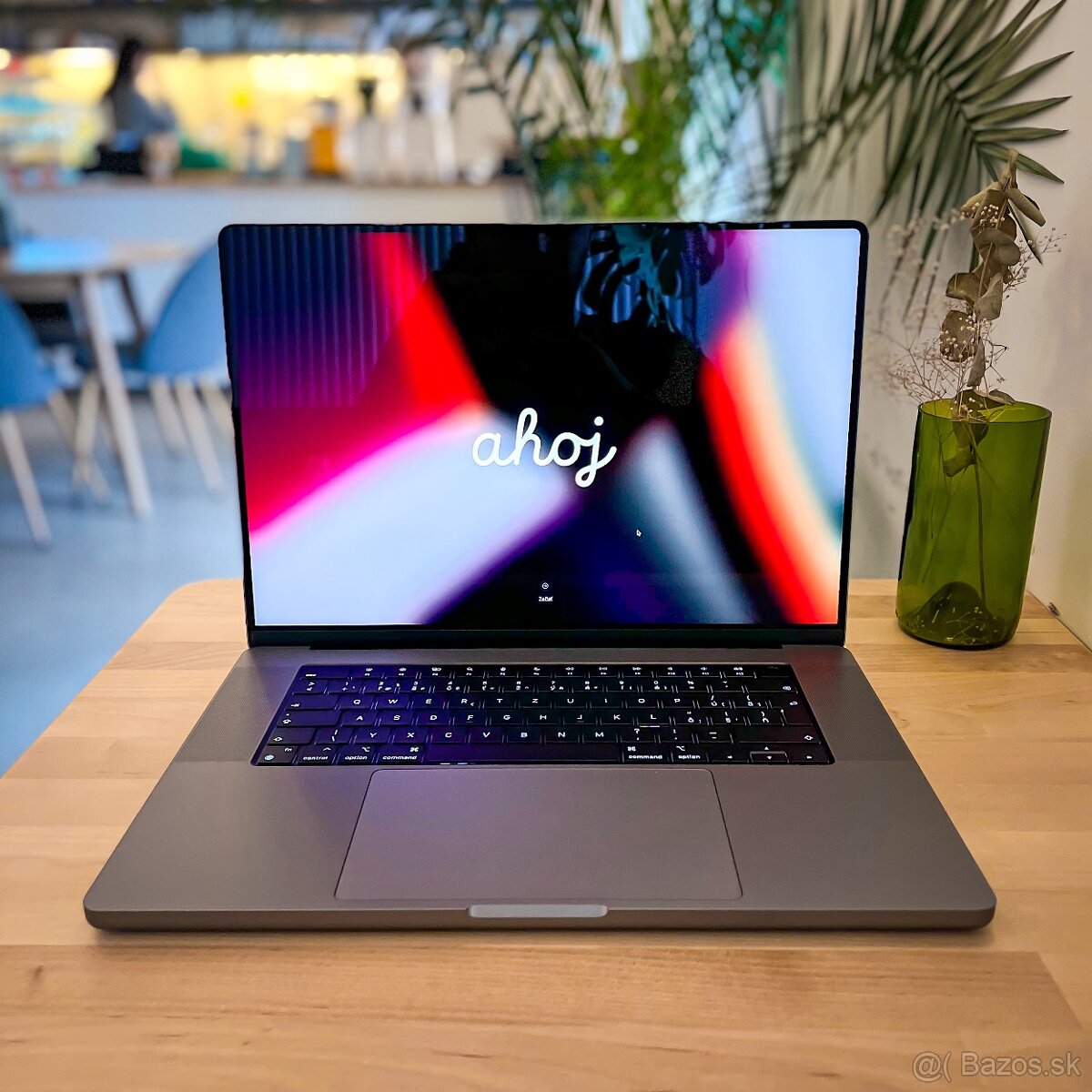 Predám MacBook Pro 16" M1 MAX 64GB | 2TB SSD v top stave