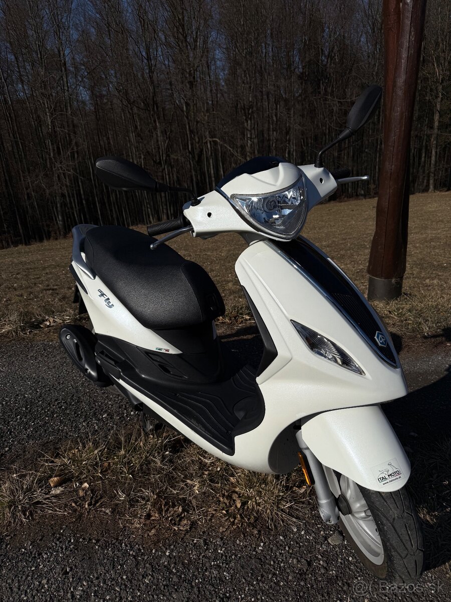 Na predaj skúter Piaggio Fly 50 4T