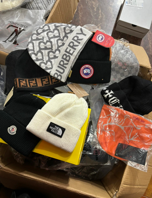 BEANIE MYSTERY BOX