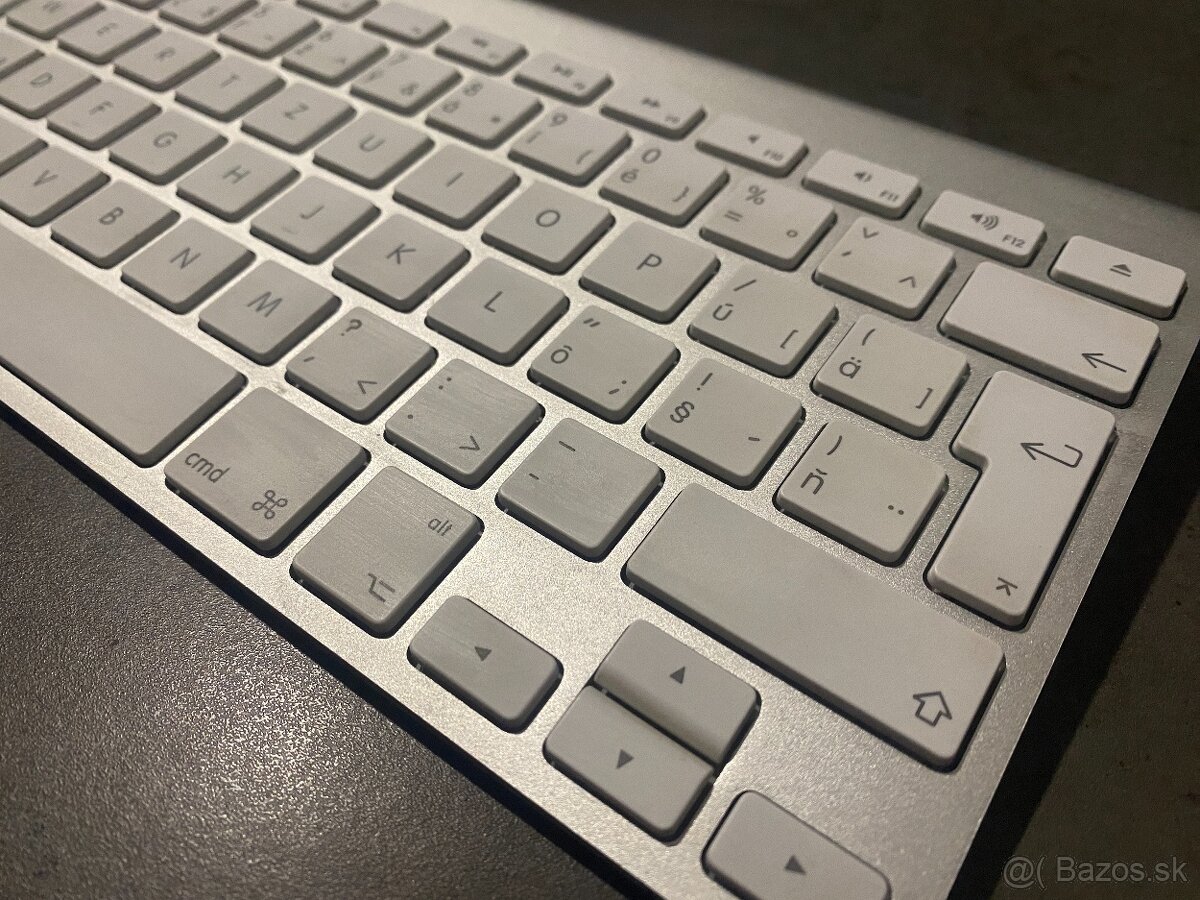 Apple Magic Keyboard + Apple Baterky