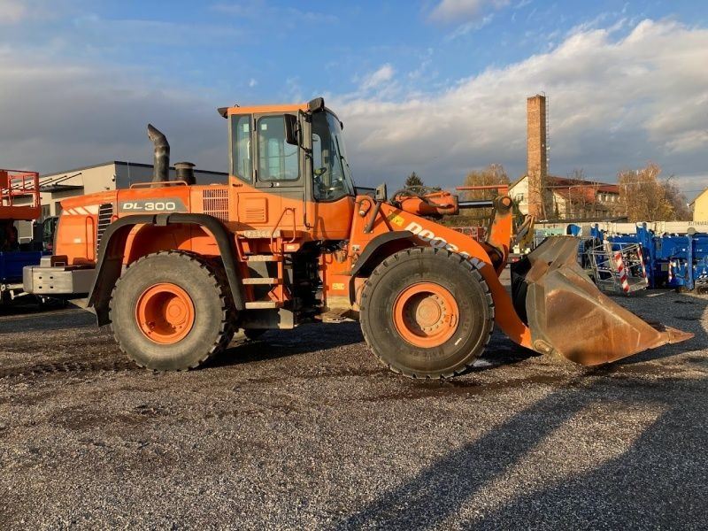 Doosan DL300