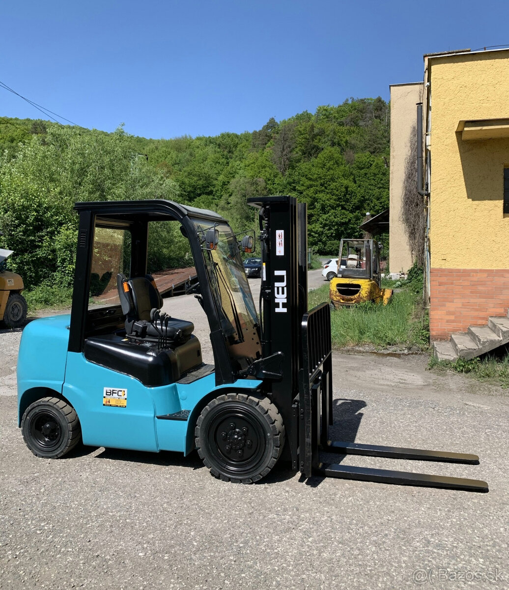 Heli CPCD 30, Kubota, triplex, polokabína, r. 2018, 1032 mth