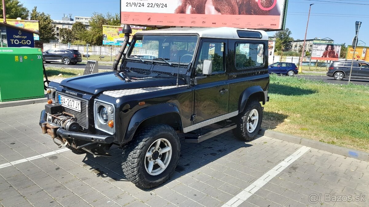 Land Rover Defender 2.5 D 90 kw M5 150000km SR