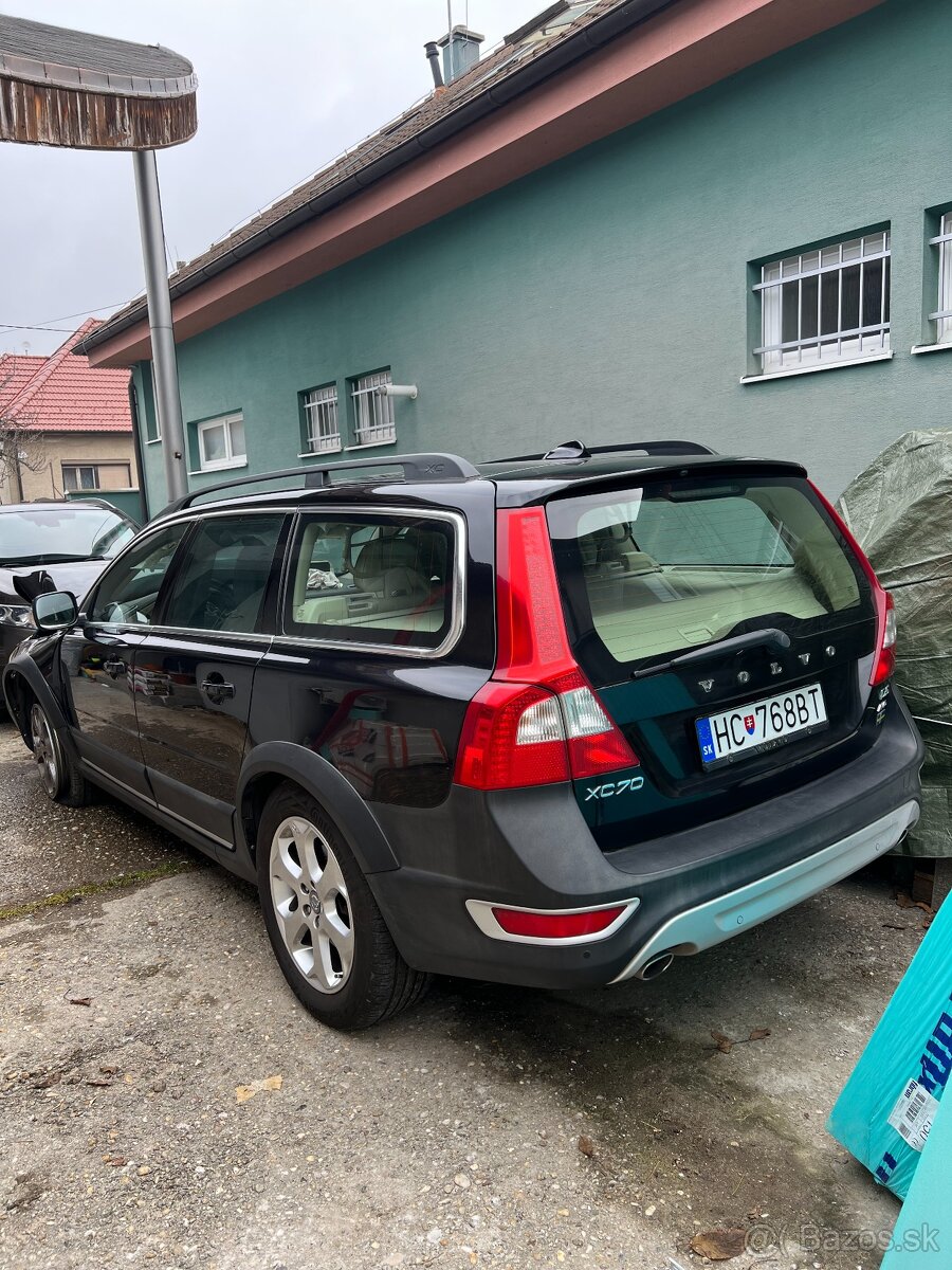 Predám Volvo XC 70 D5 151kW AWD, 2011 INSCRIPTION