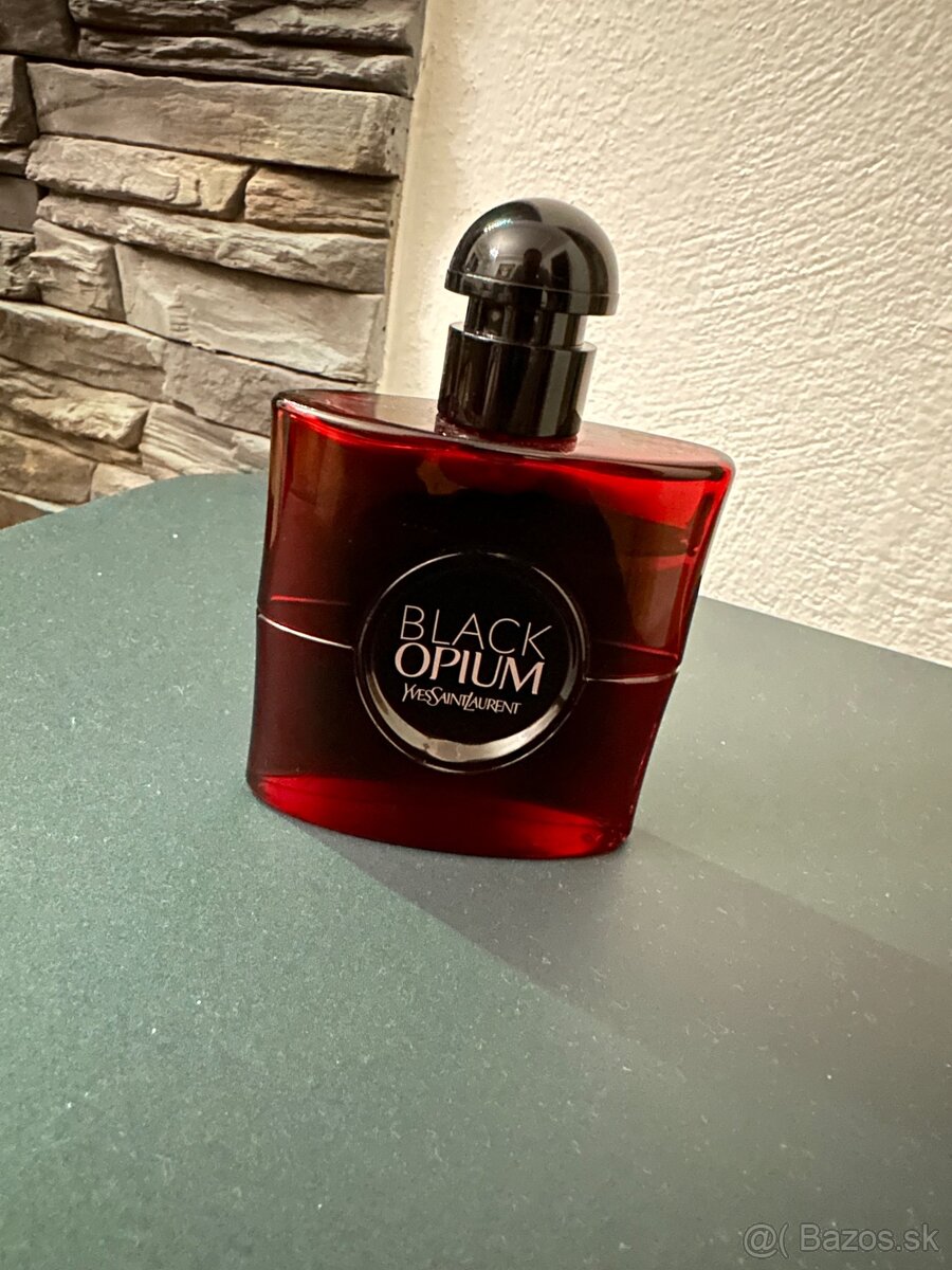 Yves Saint Laurent Black Opium Over Red