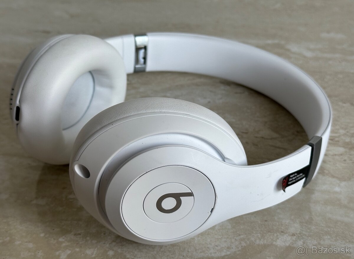 Beats by Dr. Dre Studio Pro Wireless, white