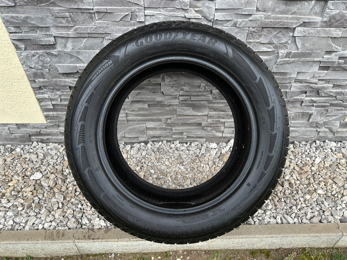 235/55 R18 104H zimná GOODYEAR