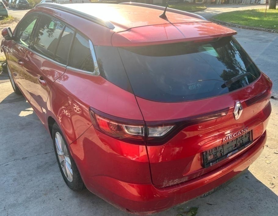 Renault MEGANE Grandtour 1.6 2017 predám PIATE DVERE, DVERE,