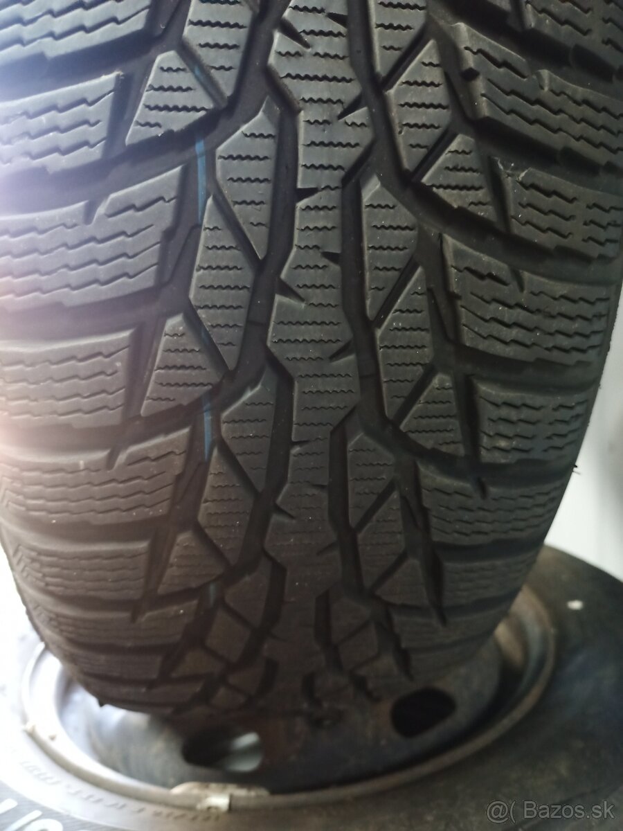 Predám sadu zimných pneu 205/60r16 Nokian