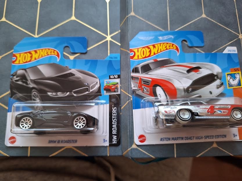 Hot Wheels BMW Aston Martin