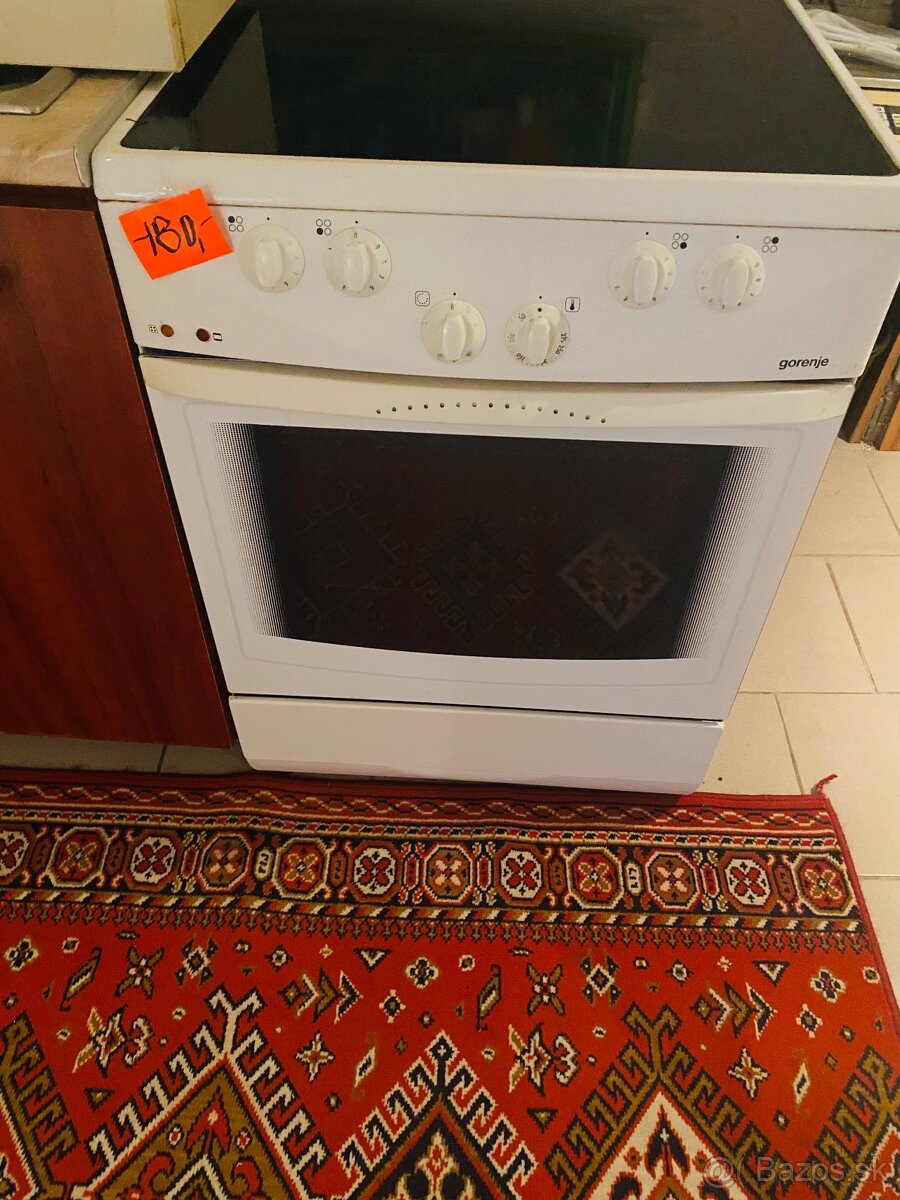 Sklokeramicky sporak. GORENJE.    60cm