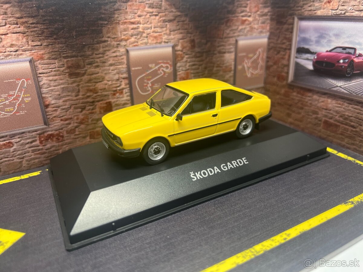 Škoda Garde 1:43 na podstavci + časopis