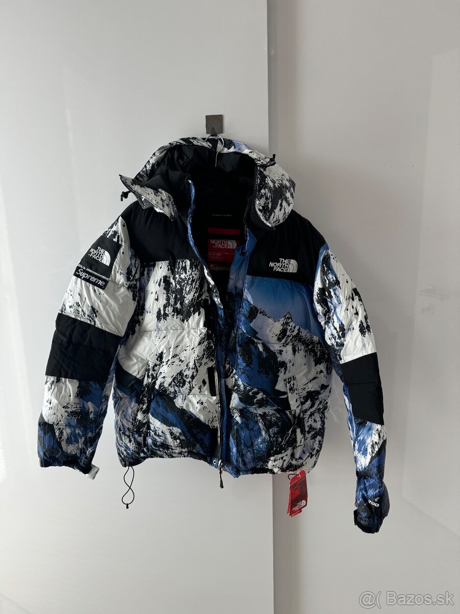 The North Face x Supreme sky bunda