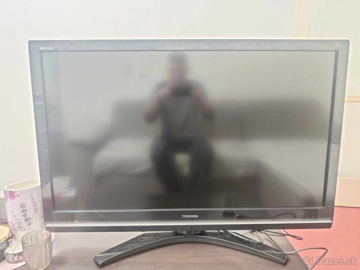 Toshiba LCD colour TV