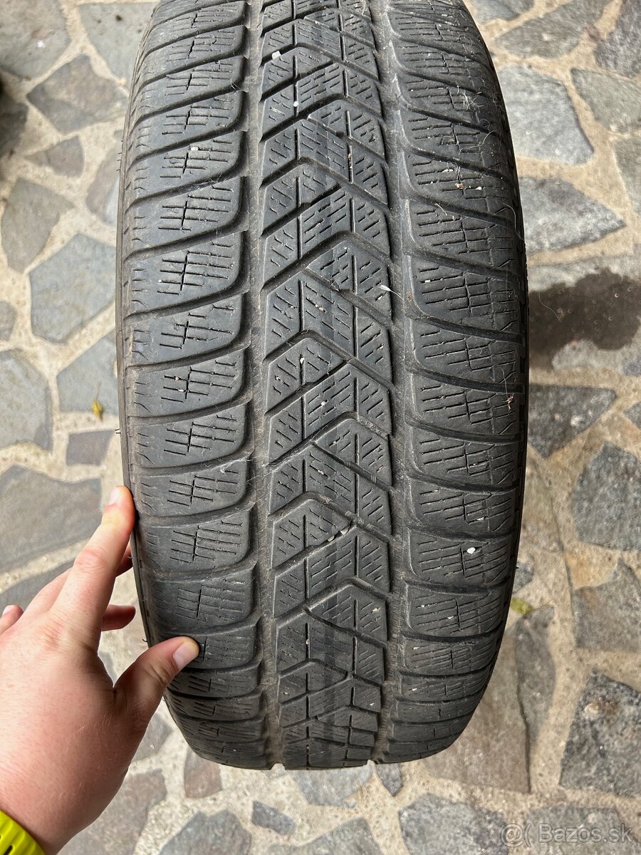 225/55/R19 - ZIMNE - Pirelli Winter Scorpion